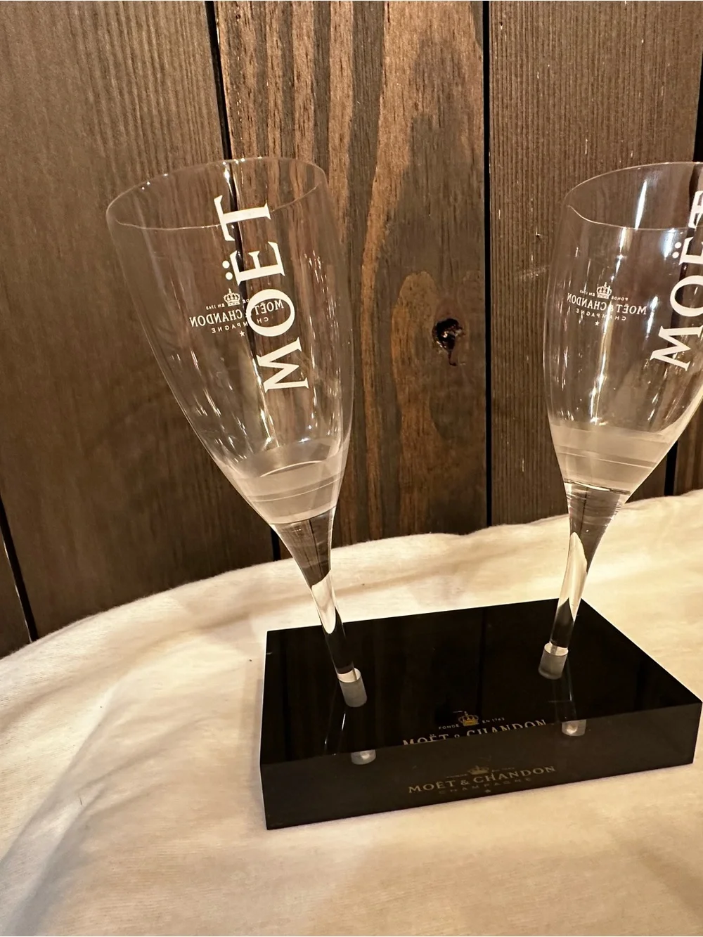 Moët & Chandon Bachelorette Party Set 4 Champagne Flutes, Tiaras, Charms, Candle